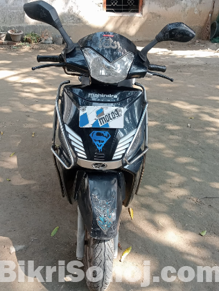 Mahindra Gusto Black 2016